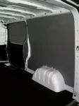 Rivestimento lato sinistro del Dacia Dokker con copriruota in alluminio mandorlato