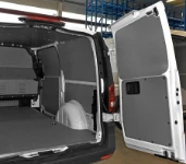Rivestimento lato sinistro del Dokker con copriruota in alluminio mandorlato