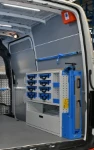 Modulo destro dell'allestimento Syncro Ultra nel NV250, con pannello portautensili e cassettiera