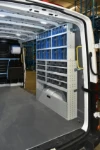 Modulo destro dell'allestimento Syncro Ultra nel NV250, con pannello portautensili e cassettiera