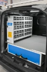 Schubladenschrank mit transparenten Schubladen und Unterflur-Schublade für den Courier
