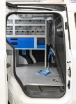 Seitenansicht der Regale im Ford Courier
