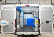 Allestimento Opel Movano con scaffali, pannellature e portascale