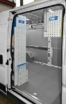 Scaffali e rivestimenti per allestimento Movano