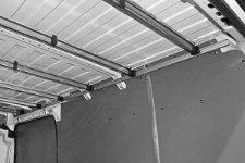 Stangen für hängende Kleidung mit Syncroblock-Schiene
