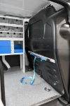 Trennwand des Ford Courier mit Schiene und Gurt