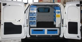 Unterflurschubladen für einen von Syncro System eingerichteten Kleintransporter für Heizungstechniker