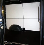 Berlingo Citroen con rivestimento interno in legno e lamiera