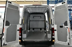 Vista d'insieme dell'allestimento Syncro Ultra nel vano di carico del NV250