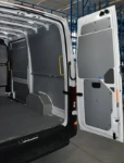 Modulo destro dell'allestimento Syncro Ultra nel NV250, con pannello portautensili e cassettiera