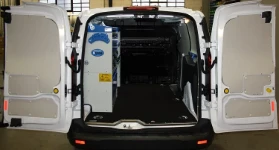 Von Syncro eingerichteter Kleintransporter für strukturierte Verkabelungen
