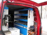 Von Syncro für einen Hufschmied eingerichteter Transporter