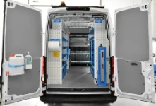 Von Syncro System in eine mobile Werkstatt verwandelter Iveco Daily mit EcoFlow