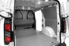 Wandverkleidung, Bodenplatte und Trennwand des Ford Custom