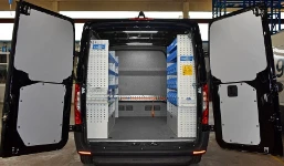 Vista d'insieme dell'allestimento Syncro Ultra nel vano di carico del NV250